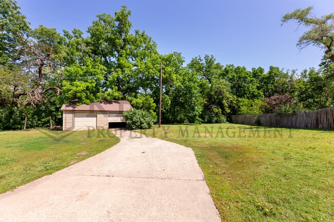 3300 E 9th St N in Wichita, KS - Building Photo - Building Photo