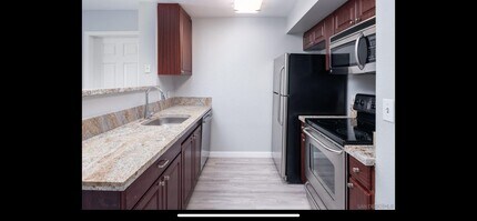 1970 Columbia St, Unit 209 in San Diego, CA - Foto de edificio - Building Photo