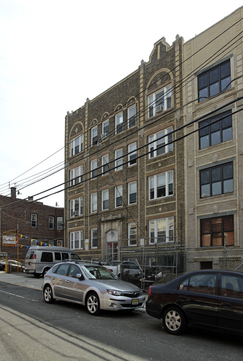 521-523 51st St in West New York, NJ - Building Photo