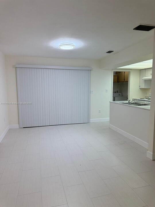 4696 Golden Gate Pkwy-Unit -A in Naples, FL - Foto de edificio