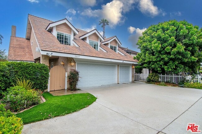 3537 St Susan Pl in Los Angeles, CA - Building Photo - Building Photo