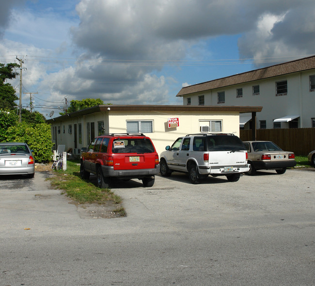 2109-2117 Miami Rd in Fort Lauderdale, FL - Building Photo - Building Photo