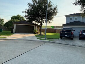 15506 Red Pine Ridge Way in Houston, TX - Foto de edificio - Building Photo