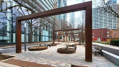 17 Dundonald St in Toronto, ON - Building Photo - Building Photo