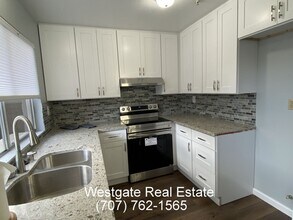 1016 Eleanor Ave in Rohnert Park, CA - Building Photo - Building Photo