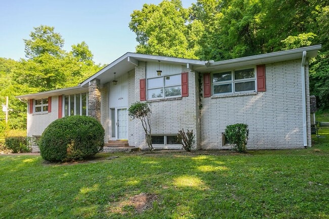 2694 Hillsboro Rd in Brentwood, TN - Building Photo - Building Photo