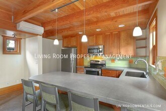 1501 SE Holly St in Portland, OR - Building Photo - Building Photo