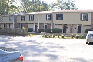 1804 Lyle Ave in College Park, GA - Building Photo