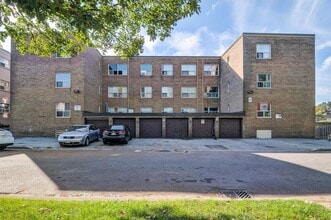 2890 St Clair Ave E in Toronto, ON - Building Photo - Building Photo