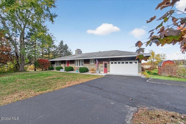 321 Middletown Rd in Waterford, NY - Building Photo - Building Photo