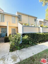 9901 Independence Ave in Los Angeles, CA - Building Photo - Building Photo