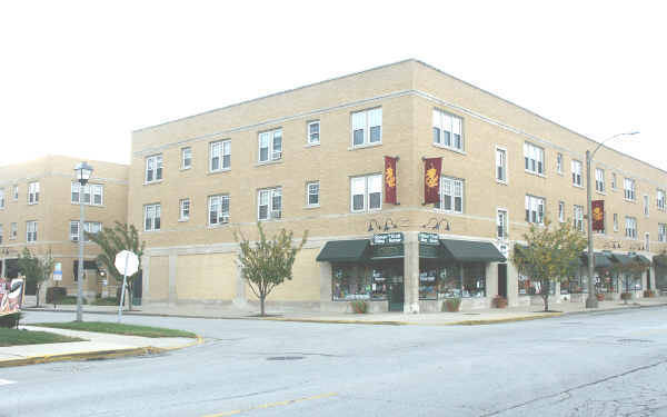 Spring Road Apartments in Elmhurst, IL - Foto de edificio - Building Photo