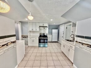 10 Clark St in Quincy, MA - Building Photo - Building Photo