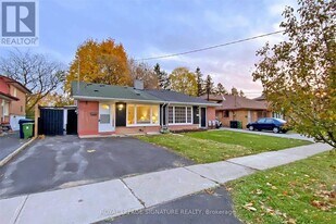 65 Holcolm Rd in Toronto, ON - Building Photo