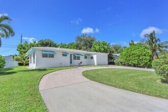1952 Circle Dr in North Palm Beach, FL - Building Photo - Building Photo