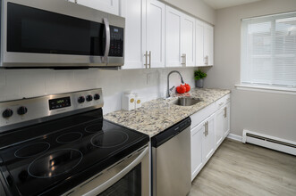 Southgate Garden in Newark, DE - Building Photo - Interior Photo