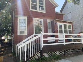 607 E Dayton St in Madison, WI - Building Photo
