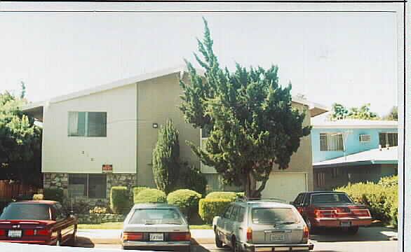 390 E Alvarado St in Pomona, CA - Building Photo - Building Photo