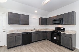 8603 Hilda Oaks Dr in Houston, TX - Building Photo