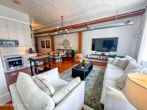 301 E Bay St in Jacksonville, FL - Building Photo - Building Photo