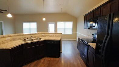 1105 Wethersfield Ln in Temple, TX - Foto de edificio - Building Photo