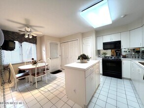 92 Winthrop Rd in Monroe Township, NJ - Building Photo - Building Photo