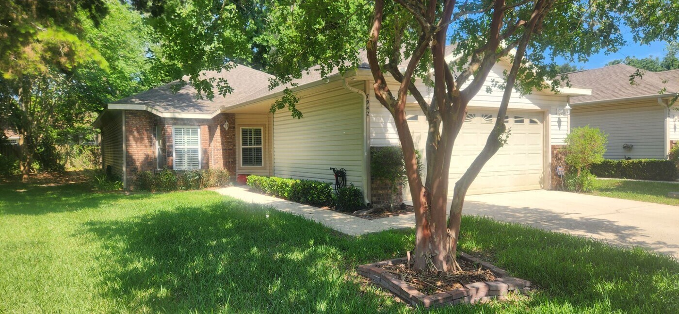 7942 NW 51st Way in Gainesville, FL - Building Photo