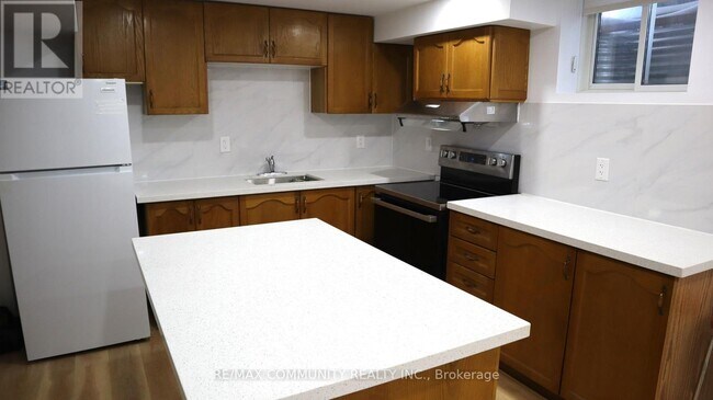 3254 Cambourne Crescent in Mississauga, ON - Building Photo - Building Photo