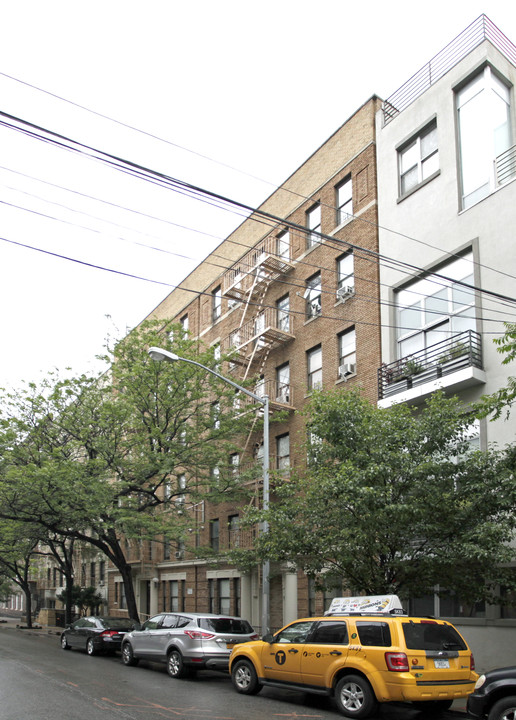 389-393 S 2nd St in Brooklyn, NY - Building Photo