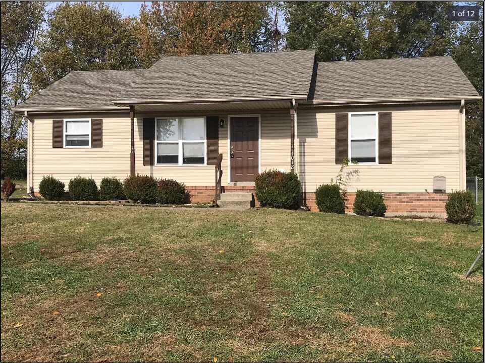1018 Poppy Seed Dr in Oak Grove, KY - Building Photo