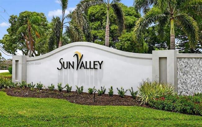 5780 Sun Pointe Cir in Boynton Beach, FL - Building Photo - Building Photo