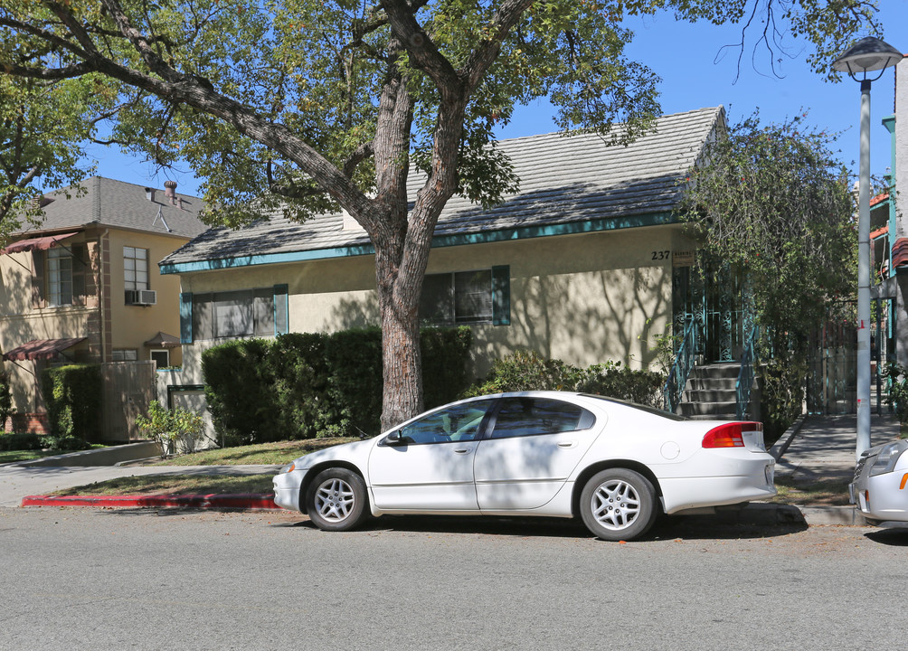 237 N Kenwood St in Glendale, CA - Building Photo