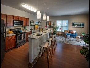 653 N Pleasant View Rd, Unit 115 in Middleton, WI - Building Photo - Building Photo