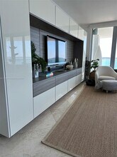 1331 Brickell Bay Dr, Unit 1911 in Miami, FL - Building Photo - Building Photo