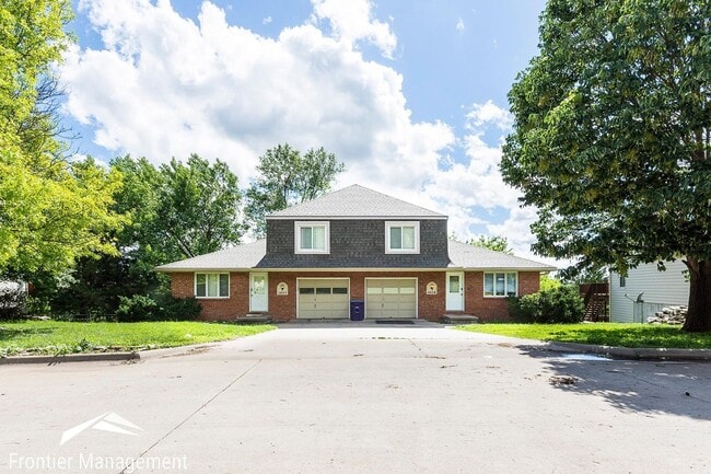 1907 Crescent Dr in Manhattan, KS - Building Photo - Building Photo