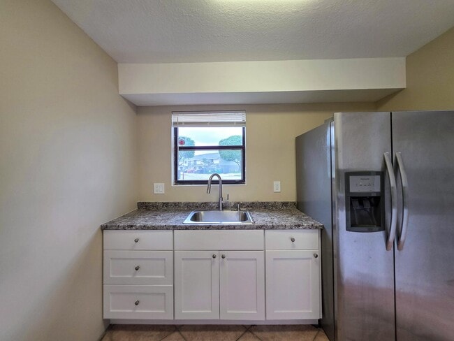 902 Riverside Dr in Greenacres, FL - Building Photo - Building Photo