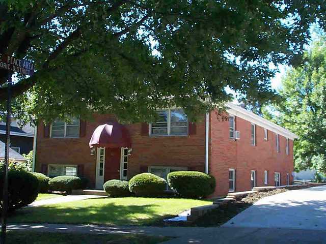 421 Phoenix Ave in Bloomington, IL - Building Photo