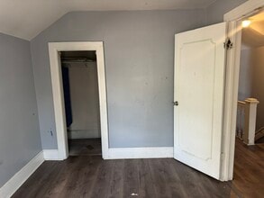 915 W 14th St in Davenport, IA - Foto de edificio - Building Photo