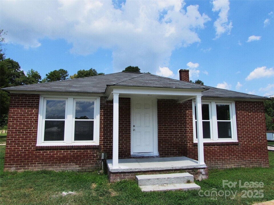 1740 Patterson St in China Grove, NC - Foto de edificio