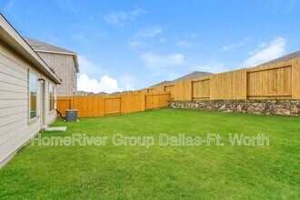 427 Condie Russell Ave in Venus, TX - Foto de edificio - Building Photo