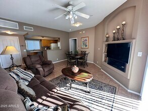 10401 N Saguaro Blvd in Fountain Hills, AZ - Foto de edificio - Building Photo