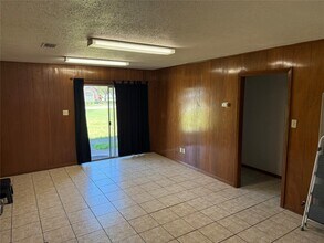 1905 10th St in Hempstead, TX - Building Photo - Building Photo