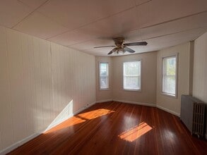 15 5th St, Unit 1 in Medford, MA - Foto de edificio - Building Photo