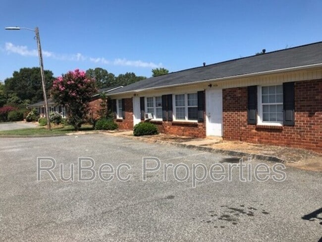 property at 408 S Weldon St