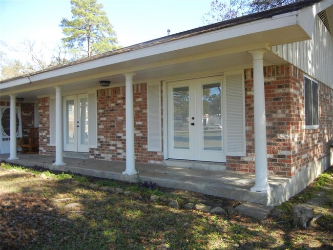 1302 S Frazier St in Conroe, TX - Building Photo - Building Photo