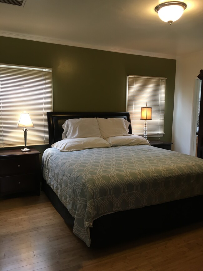 11127 Tiara St in North Hollywood, CA - Building Photo - Building Photo