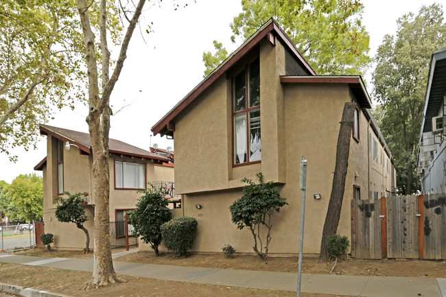 Villa Apartments in Sacramento, CA - Building Photo - Building Photo