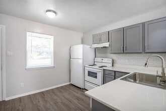 Rose Street Apartments in Arlington, TX - Building Photo - Building Photo