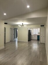 7124 SW 110th Ave in Miami, FL - Foto de edificio - Building Photo