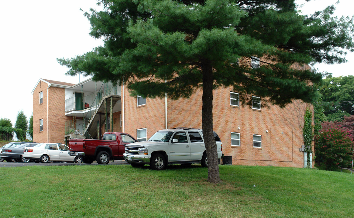 Greenbrier North Apartments in Roanoke, VA - Building Photo